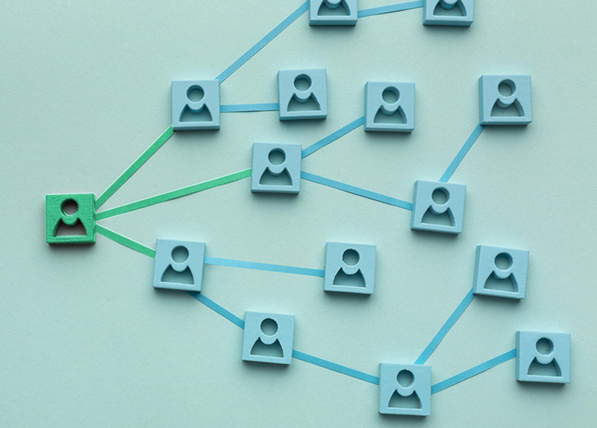 Navigating the Pros and Cons of Staff Augmentation Teams and Feature-based Teams in the Tech Landscape